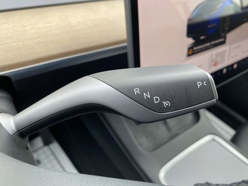 Used 2022 Tesla Model Y Long Range image 22