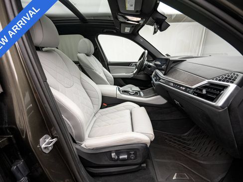 Used 2024 BMW X5 xDrive40i w/ Premium Package AWD/4WD image 12
