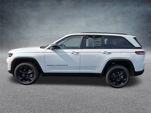 New 2025 Jeep Grand Cherokee Limited w/ Black Appearance Package image 7
