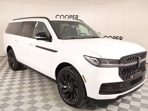 New 2026 Lincoln Navigator L Reserve AWD/4WD image 1
