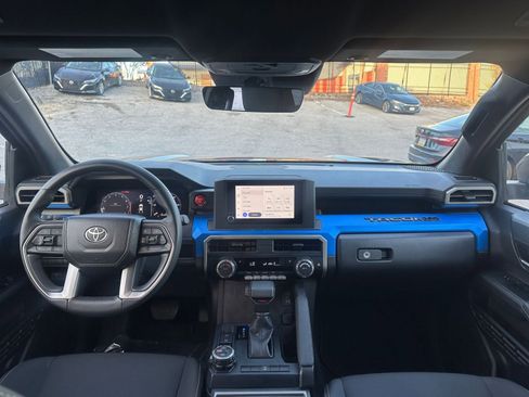 Used 2025 Toyota Tacoma TRD Off-Road image 31