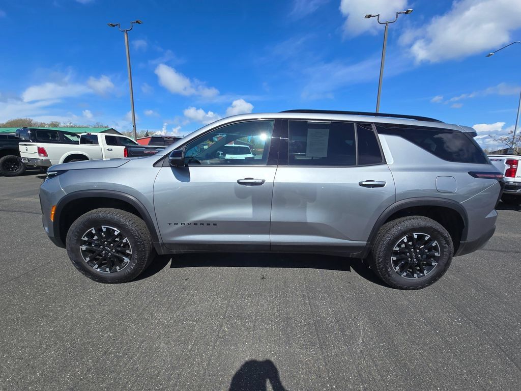 Used 2025 Chevrolet Traverse Z71 w/ LPO, Floor Liner Package AWD/4WD image 7