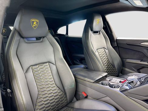 Used 2022 Lamborghini Urus image 17
