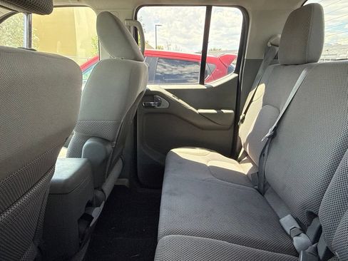 Used 2013 Nissan Frontier SV w/ SV Value Truck Pkg AWD/4WD image 4