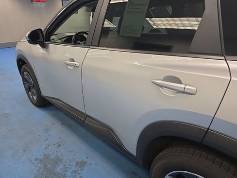 Used 2024 Nissan Rogue SV FWD image 12