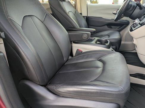 Used 2020 Chrysler Pacifica Touring-L Plus w/ Tire & Wheel Group FWD image 20