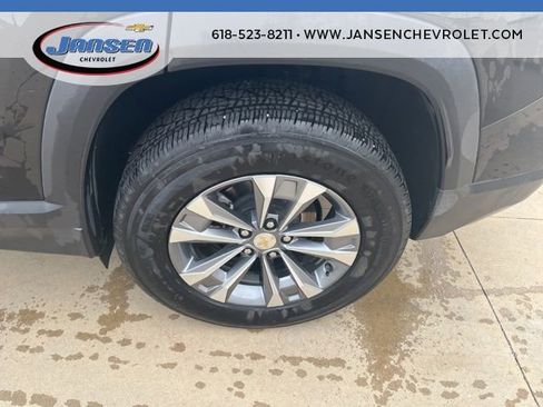 Used 2025 Chevrolet Equinox LT image 9