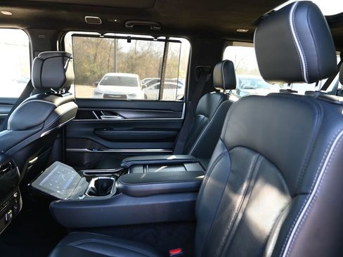 Used 2024 Jeep Grand Wagoneer L Series II AWD/4WD image 23