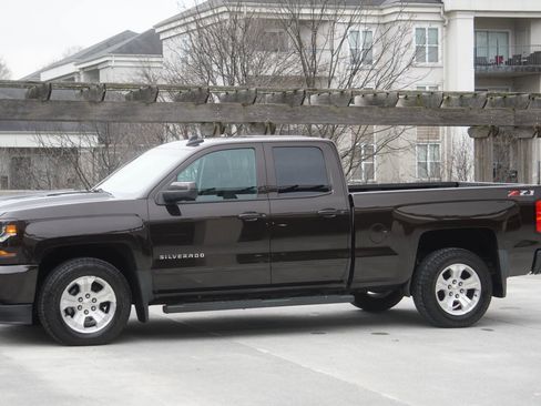 Used 2018 Chevrolet Silverado 1500 LT w/ All Star Edition AWD/4WD image 9