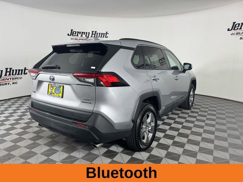 Used 2022 Toyota RAV4 XLE w/ Convenience Package image 7