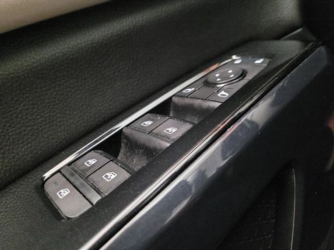 Used 2022 Nissan Pathfinder SV AWD/4WD image 27