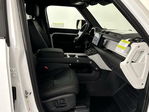 Certified 2025 Land Rover Defender 110 X-Dynamic SE AWD/4WD image 35