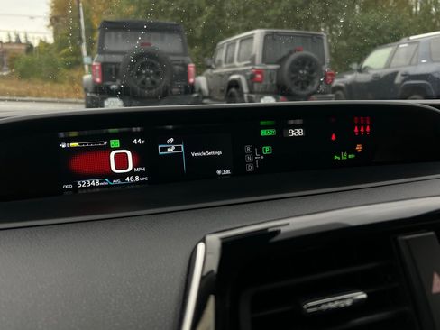 Used 2020 Toyota Prius LE image 17