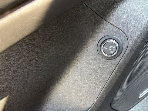 Used 2020 GMC Acadia SLT w/ LPO, Floor Liner Package FWD image 26