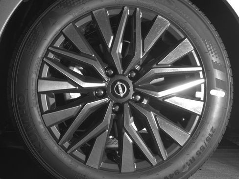 Used 2025 Nissan Sentra SV FWD image 12