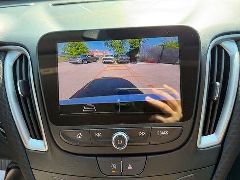 Used 2024 Chevrolet Malibu LT FWD image 17