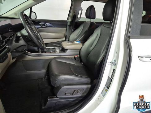 Used 2025 Kia Carnival FWD image 9