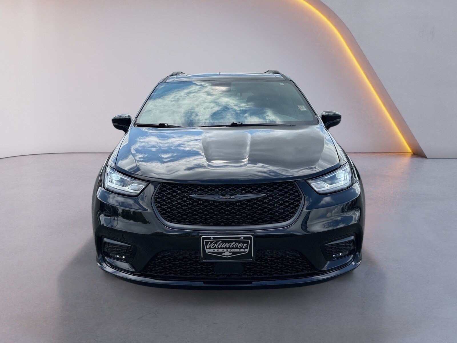 Used 2025 Chrysler Pacifica Limited FWD image 8