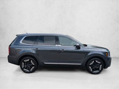 Used 2024 Kia Telluride S w/ S Sunroof Package FWD image 4