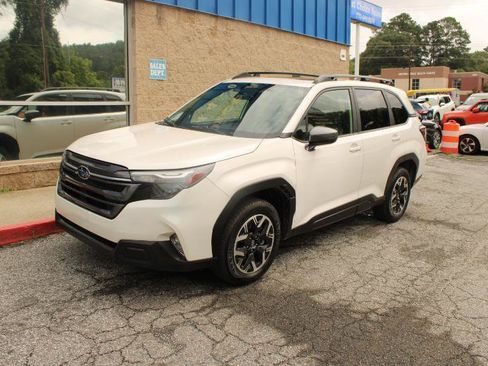 Used 2025 Subaru Forester Premium AWD/4WD image 3