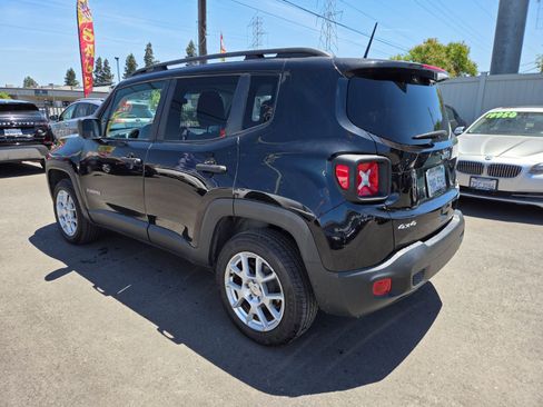 Used 2019 Jeep Renegade Sport w/ Sport Appearance Group AWD/4WD image 2