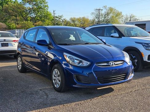 Used 2016 Hyundai Accent SE image 3
