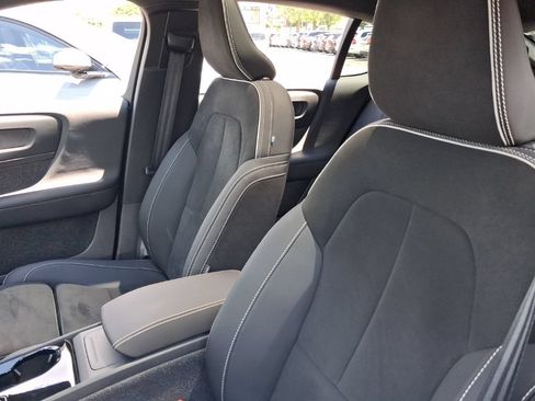 Certified 2023 Volvo C40 P8 Recharge Ultimate w/ Protection Package Premier AWD/4WD image 22