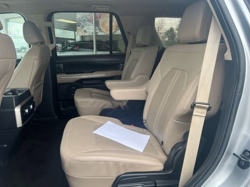 Used 2023 Ford Expedition Limited image 13
