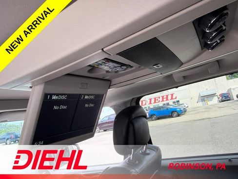 Used 2014 Chrysler Town & Country Touring-L FWD image 11