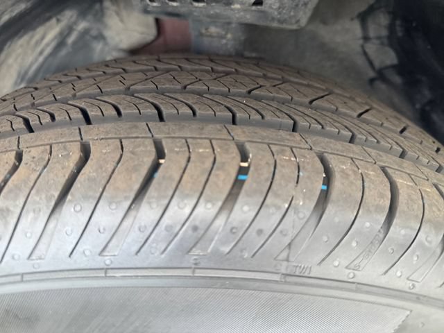 Used 2025 Chevrolet TrailBlazer LT AWD/4WD image 32
