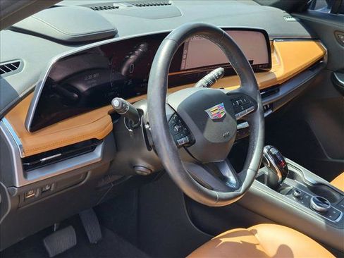 Used 2023 Cadillac XT4 Luxury w/ Driver Awareness Package FWD image 9
