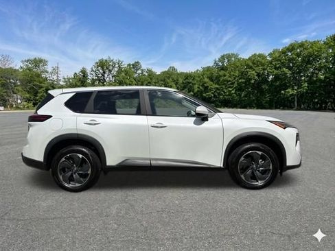 Used 2025 Nissan Rogue SV FWD image 10