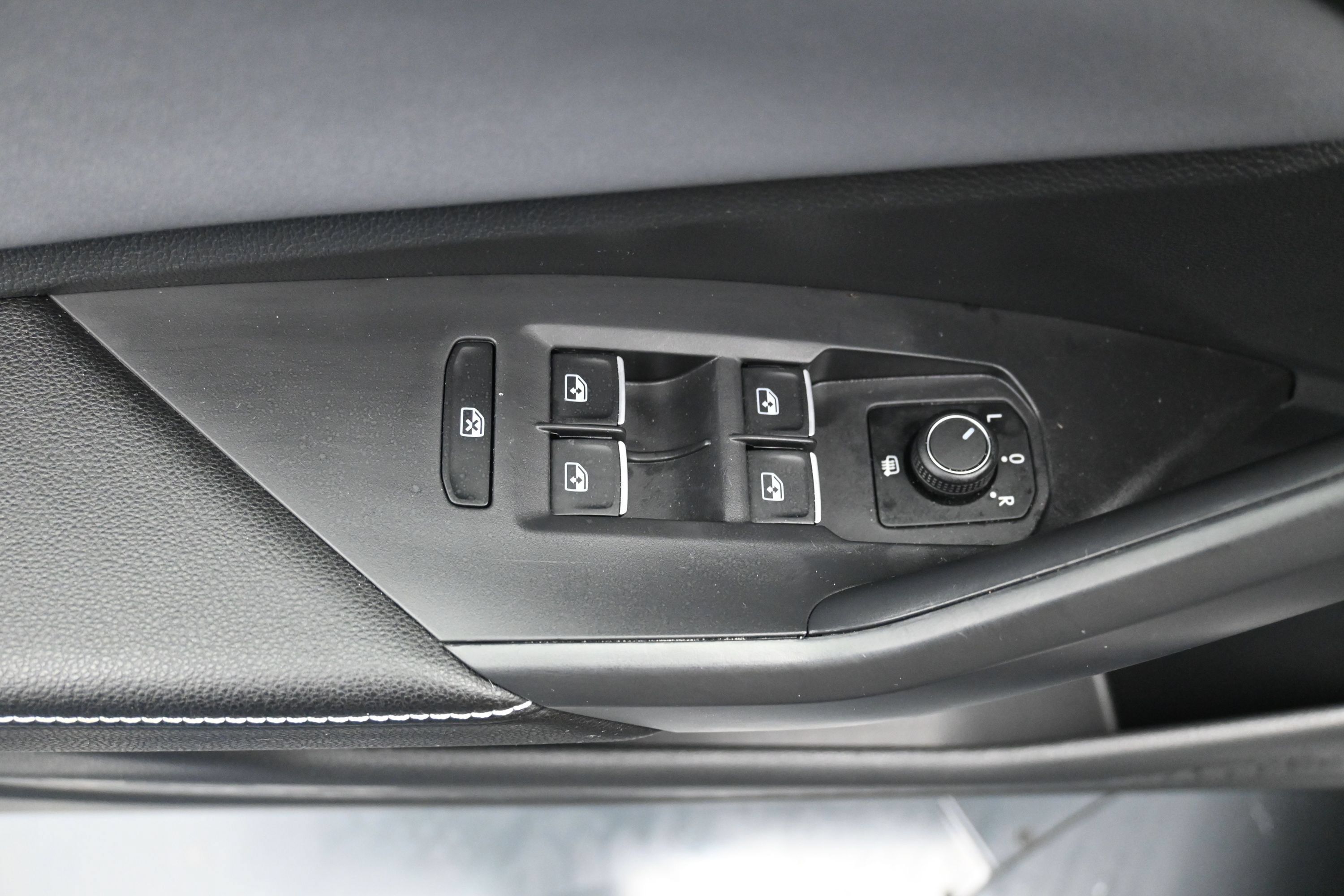 Used 2026 Volkswagen Jetta SE FWD image 14