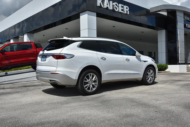 Used 2023 Buick Enclave Essence w/ Experience Buick Package FWD image 7