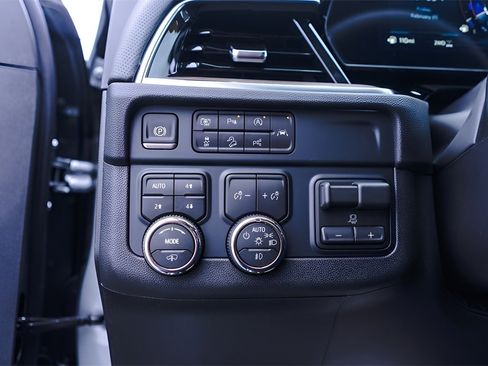 New 2026 Chevrolet Suburban High Country image 17