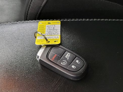 Used 2019 Jeep Cherokee Limited image 26