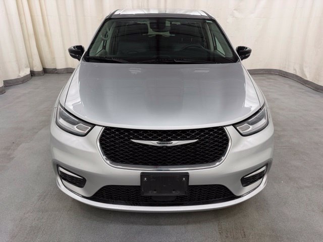 Used 2024 Chrysler Pacifica Limited FWD image 6