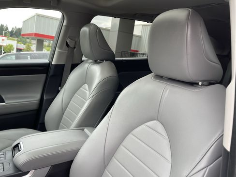 Certified 2025 Toyota Highlander XLE AWD/4WD image 20