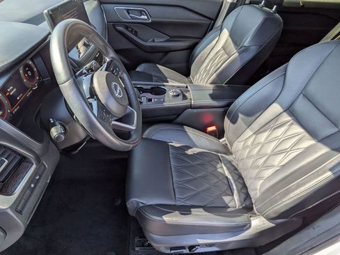 Used 2024 Nissan Rogue Platinum w/ Platinum Premium Package image 11