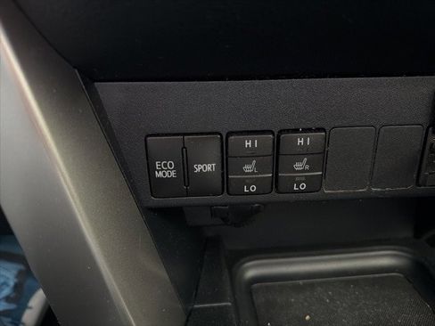 Used 2018 Toyota RAV4 XLE image 19