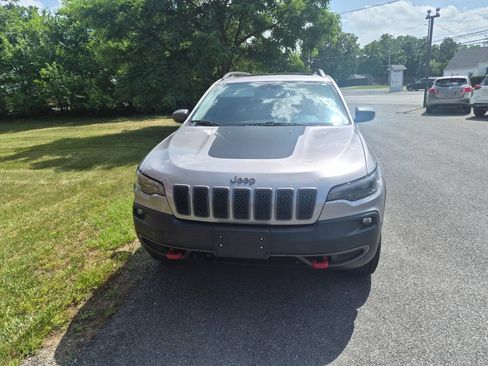 Used 2019 Jeep Cherokee Trailhawk AWD/4WD image 2