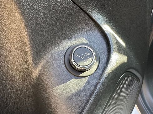 Used 2020 Buick Encore GX Essence w/ Experience Buick Package image 33