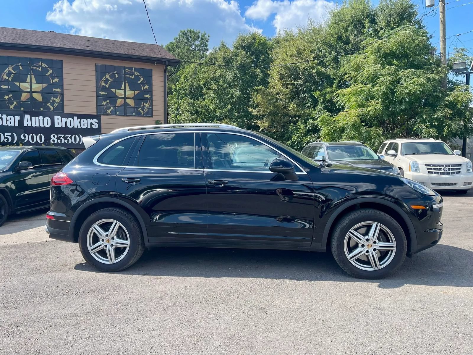 Used 2016 Porsche Cayenne AWD/4WD image 2