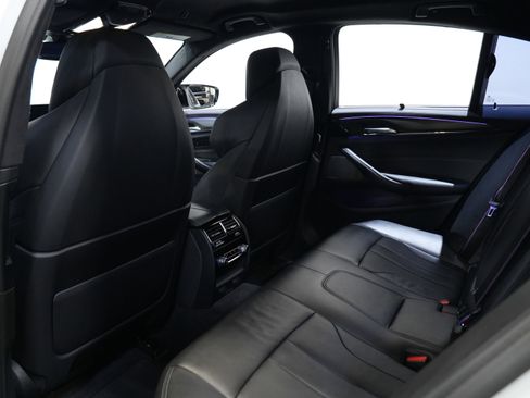 Used 2019 BMW M5 w/ Executive Package image 38