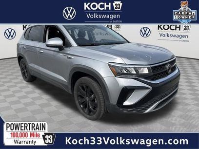Used 2023 Volkswagen Taos SE w/ Panoramic Sunroof Package