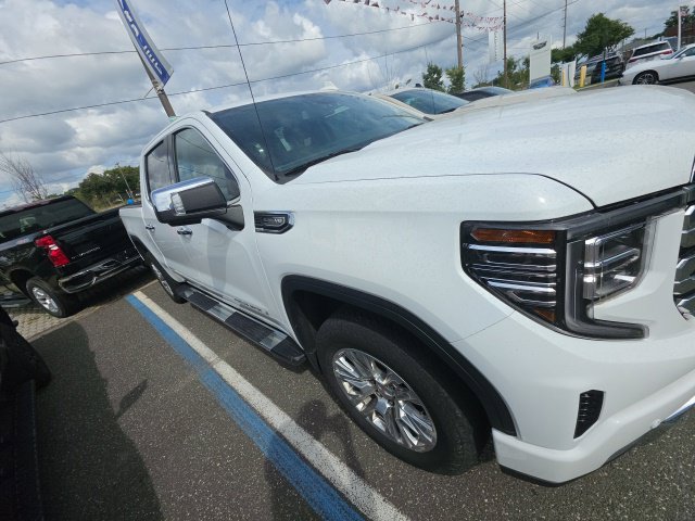 Used 2023 GMC Sierra 1500 Denali AWD/4WD image 2