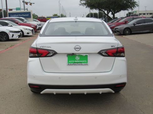 Used 2024 Nissan Versa SV image 7