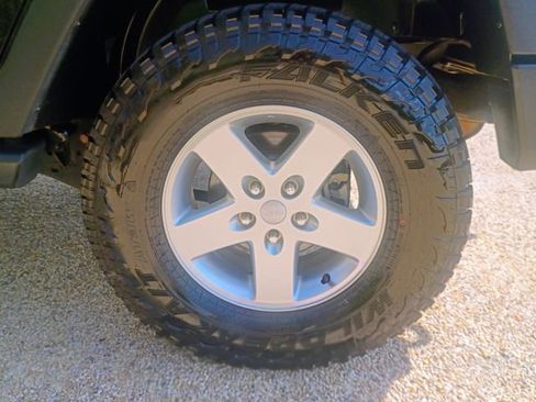 Used 2015 Jeep Wrangler Unlimited Sport w/ Quick Order Package 24S AWD/4WD image 16