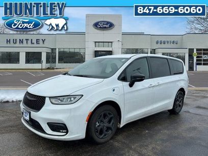 Used 2024 Chrysler Pacifica Limited