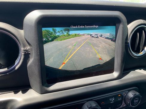 Used 2021 Jeep Wrangler Unlimited Sahara w/ Uconnect 4C Nav & Sound Group AWD/4WD image 23